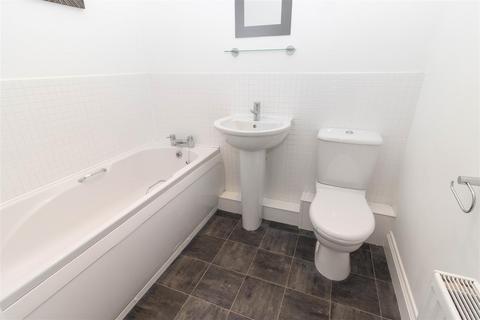 2 bedroom ground floor flat to rent, Dukesfield, Shiremoor, Newcastle Upon Tyne