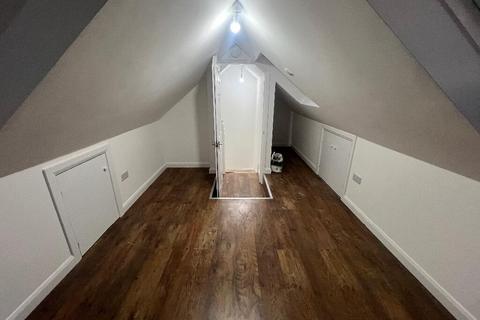 3 bedroom flat to rent, Uxbridge Road, Hayes UB4