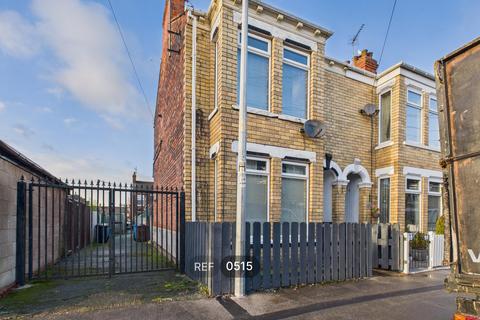 3 bedroom terraced house to rent, Chaucer Street, Hull, HU8 8NA