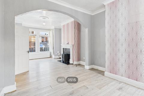 3 bedroom terraced house to rent, Chaucer Street, Hull, HU8 8NA