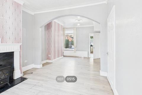3 bedroom terraced house to rent, Chaucer Street, Hull, HU8 8NA