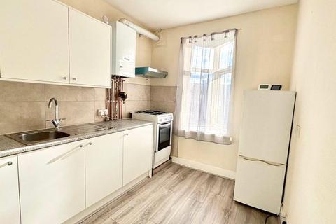 1 bedroom apartment to rent, Eastern Avenue, Ilford IG4
