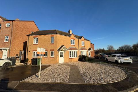 3 bedroom semi-detached house to rent, Poppy Close, Evesham