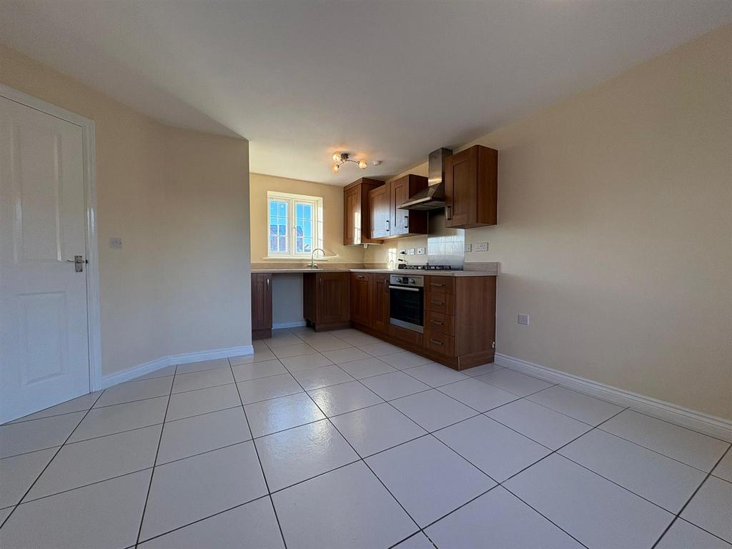 Kitchen 2.jpg