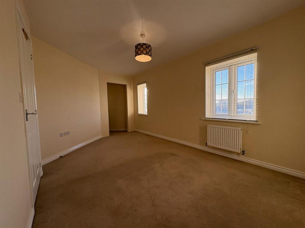 15 Poppy Close bedroom.jpg