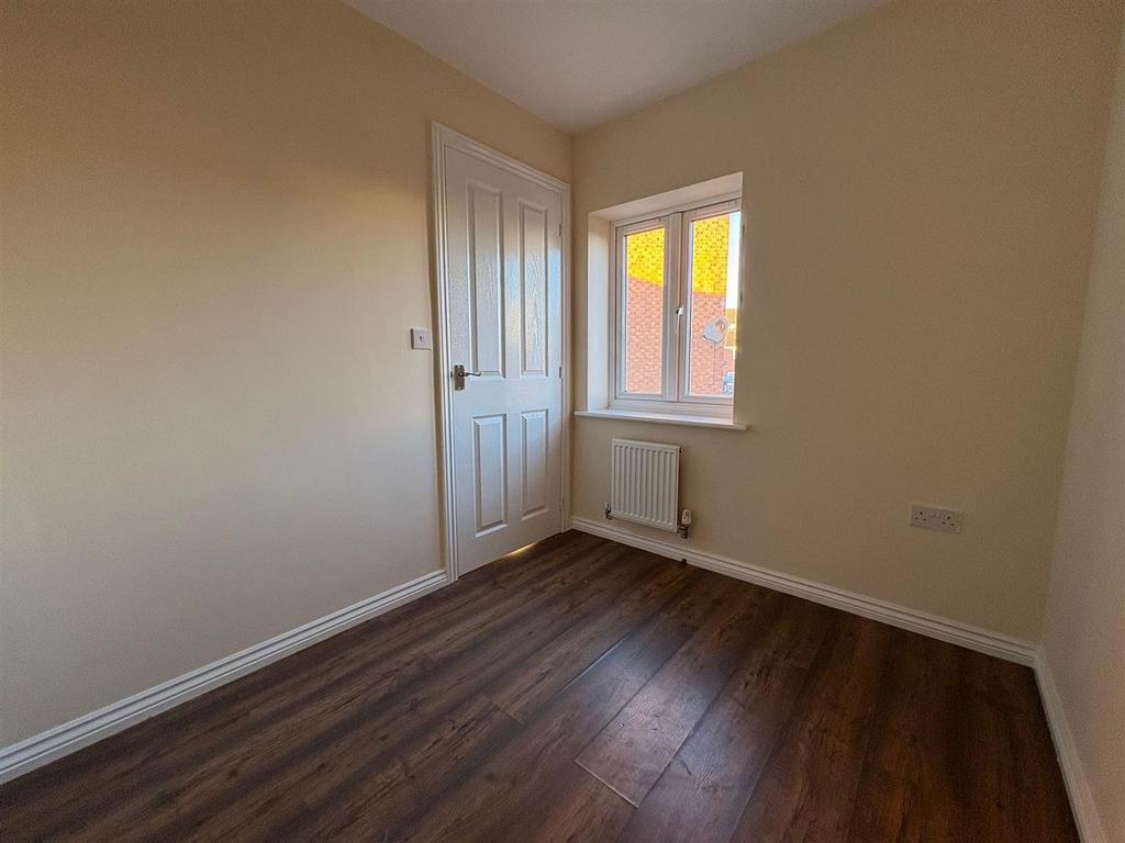 15 Poppy Close bedroom 2.jpg