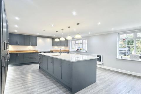 4 bedroom detached house for sale, Brambleside, Leydenhatch Lane, Swanley, Kent, BR8