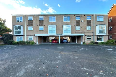2 bedroom flat to rent, Victoria Road, Southampton SO31