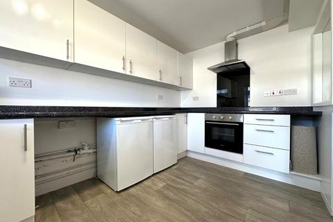 2 bedroom flat to rent, Victoria Road, Southampton SO31