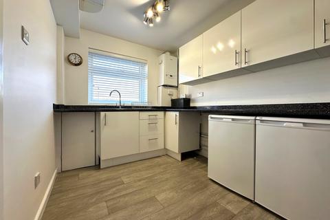 2 bedroom flat to rent, Victoria Road, Southampton SO31