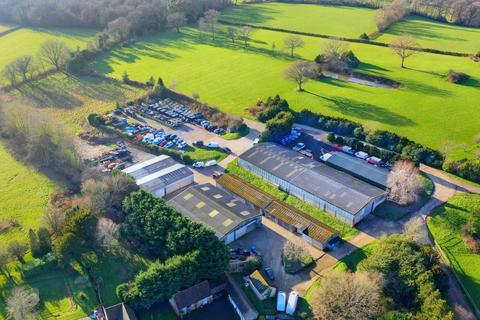 Warehouse to rent, 4 Hills Green Cottages Chichester RH14 0JN