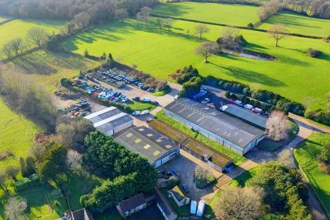 Warehouse to rent, 4 Hills Green Cottages Chichester RH14 0JN