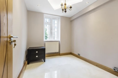2 bedroom flat share to rent, Townshend Road, London NW8