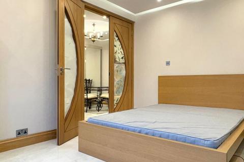 3 bedroom flat share to rent, Townshend Road, London NW8