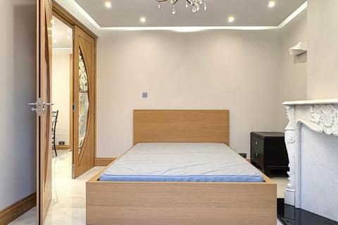 3 bedroom flat share to rent, Townshend Road, London NW8