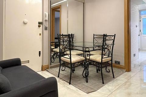 3 bedroom flat share to rent, Townshend Road, London NW8