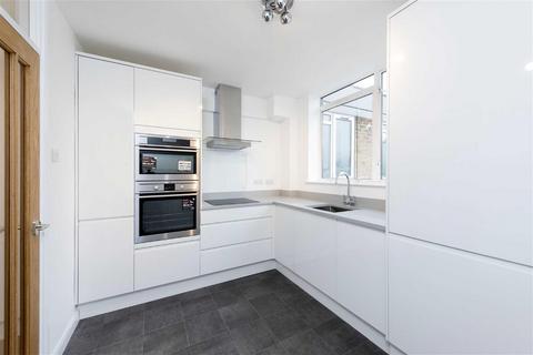 2 bedroom flat to rent, Grosvenor Court, Rayners Road, Putney