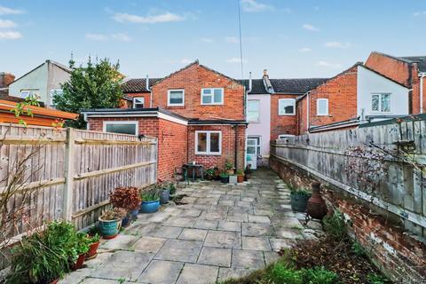 2 bedroom terraced house to rent, Priory Road, Southampton SO17