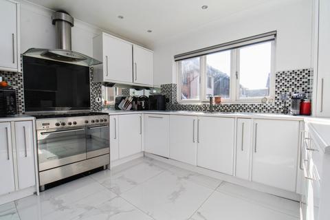 3 bedroom townhouse to rent, Channel Way, Southampton SO14