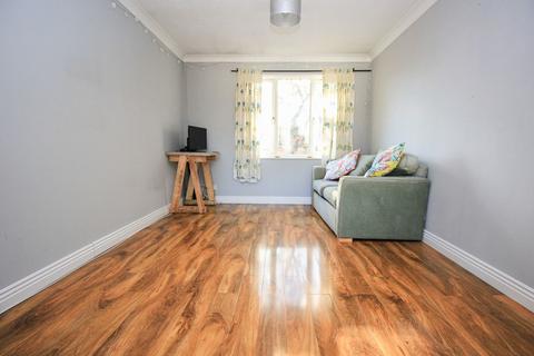 1 bedroom ground floor maisonette to rent, Torridge Gardens, Southampton SO18