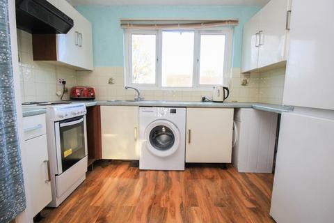 1 bedroom ground floor maisonette to rent, Torridge Gardens, Southampton SO18