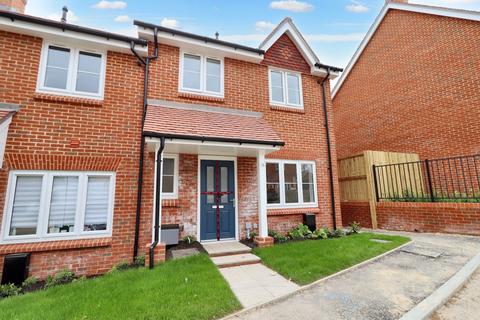 3 bedroom end of terrace house to rent, Draper Road, Fareham PO17