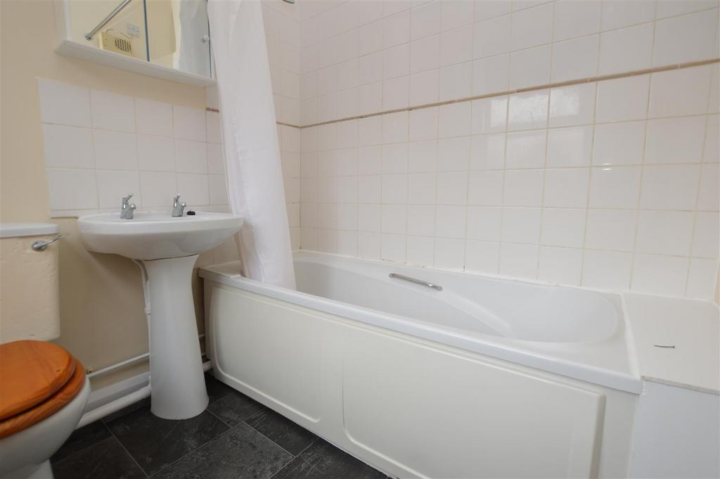 Flat 2, 123 Caversham Road (July 17) (6).JPG