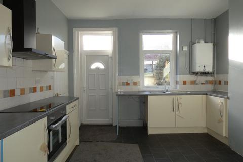 2 bedroom terraced house to rent, Bradford Road, Oakenshaw