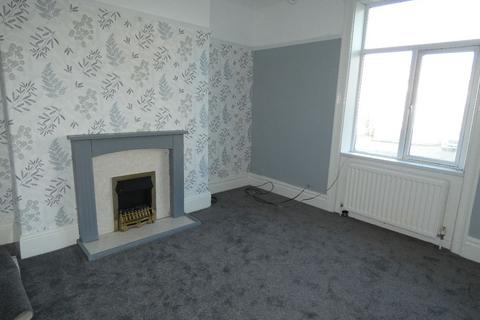 2 bedroom terraced house to rent, Bradford Road, Oakenshaw