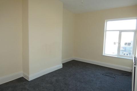 2 bedroom terraced house to rent, Bradford Road, Oakenshaw