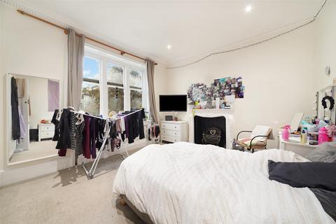 4 bedroom apartment for sale, North Common Road, Ealing W5