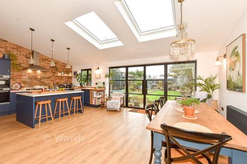 4 bedroom semi-detached house for sale, Newton Road, Whitstable CT5