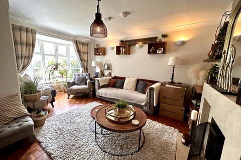 3 bedroom house to rent, Oaklands Road, Havant, PO9