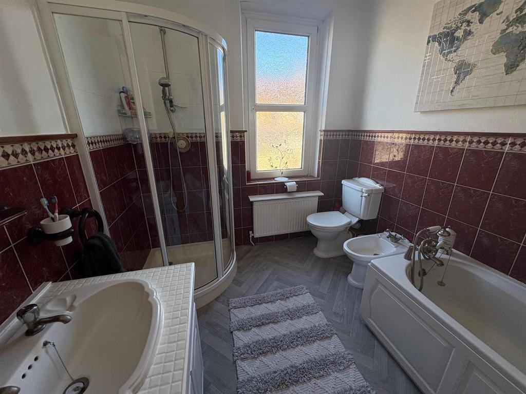Bathroom N.jpg