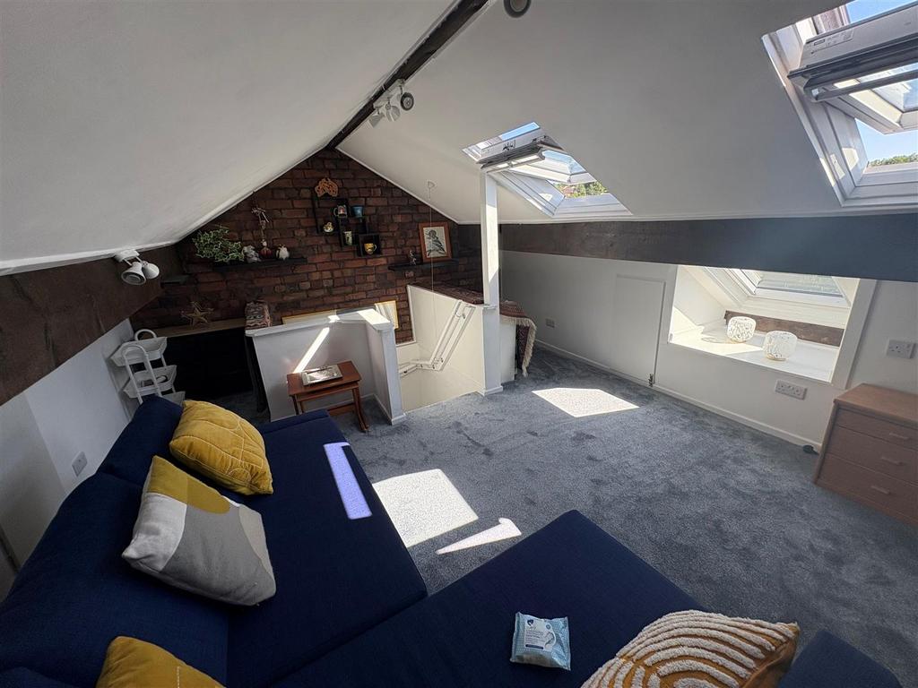 Attic Room2.jpg