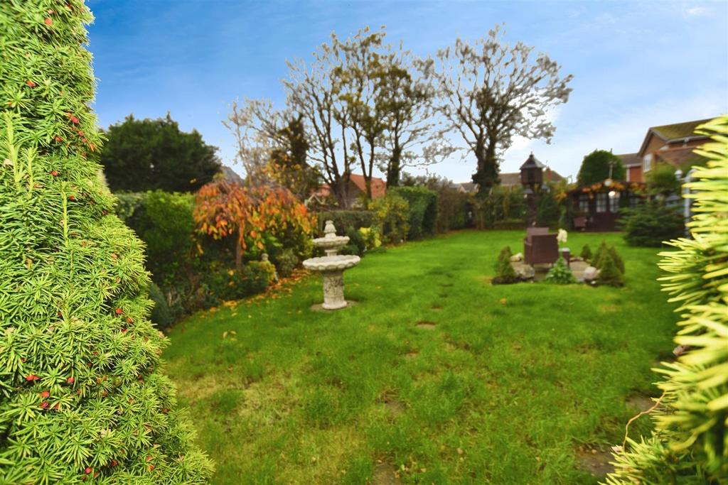 Dae59ba8-garden 20long.JPG