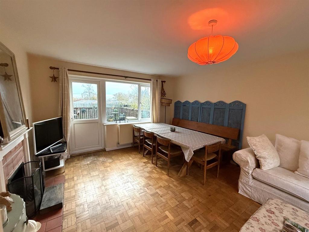 Living Room 1.jpg