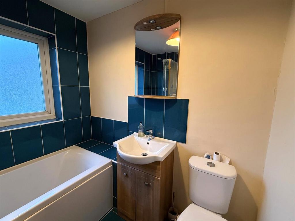 Bathroom 1.jpg