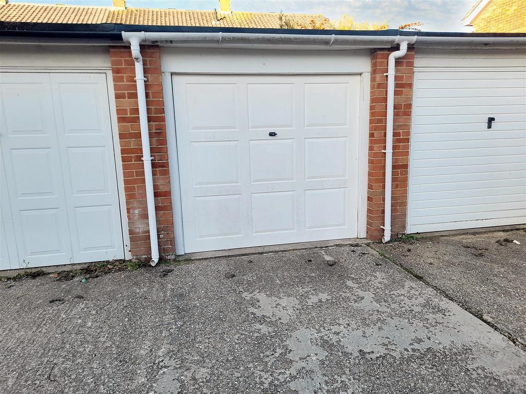Garage 1.jpg
