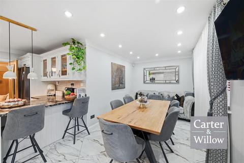 4 bedroom end of terrace house for sale, Croppath Road, Dagenham, Essex