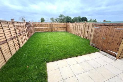 3 bedroom semi-detached house to rent, Balliol Gardens, Evesham