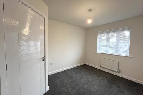 3 bedroom semi-detached house to rent, Balliol Gardens, Evesham