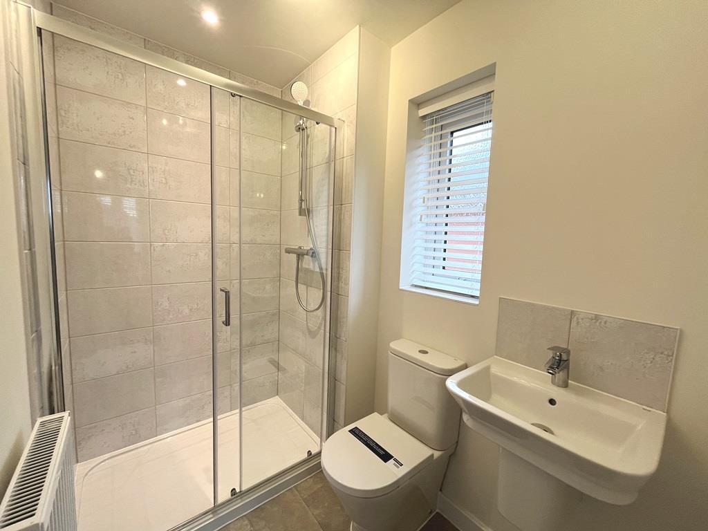 Ensuite.JPG