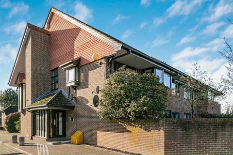 undefined, Rosslyn Close, Sunbury-on-Thames, Surrey, TW16