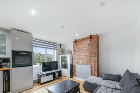 4 bedroom flat for sale, Green Street, London EN3