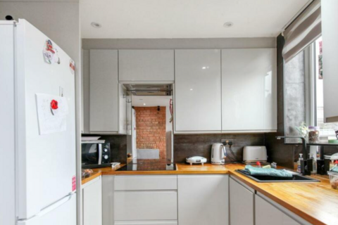 4 bedroom flat for sale, Green Street, London EN3