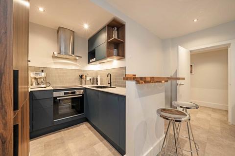 2 bedroom flat to rent, Queens Gardens, London W2