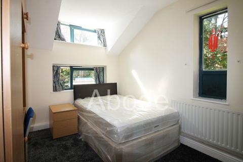 4 bedroom flat to rent, Apt 10 - 69 Clarendon Road, Hyde Park, Leeds