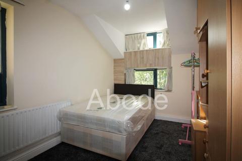 4 bedroom flat to rent, Apt 10 - 69 Clarendon Road, Hyde Park, Leeds