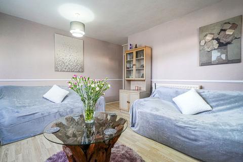 2 bedroom ground floor flat for sale, Stratford Road, Shirley